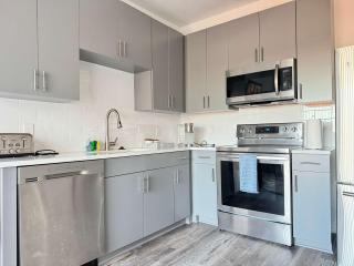 New 1B1B Private Balcony City View Washer Dryer 542Blvd306 - 3