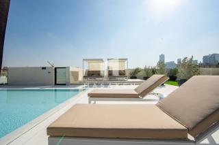 Chic & Serene 1br Apt Balcony, Pool & Parking - 3