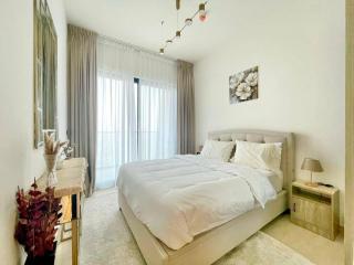 Chic & Serene 1br Apt Balcony, Pool & Parking - 9