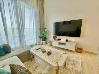 Chic & Serene 1br Apt Balcony, Pool & Parking - 7