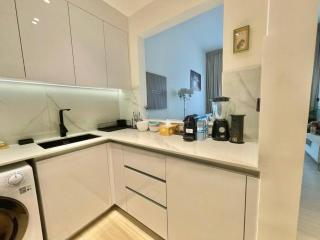 Chic & Serene 1br Apt Balcony, Pool & Parking - 5