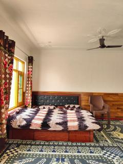 Reshi guest house - Srinagar - 8