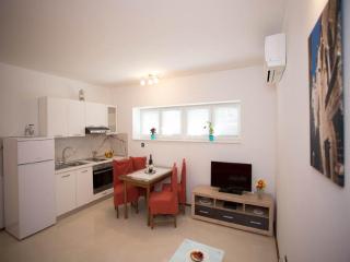 City Center Apartment 4 people - Split - 2