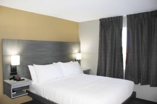 Days Inn by Wyndham Stony Plain - 4