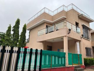 Royal Villa 1 - Lonavala 2BHK Bungalow with Pvt Swimming Pool - Lonavla - 5