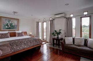 Pasteur Beautiful Luxury Home - Bandung - 3