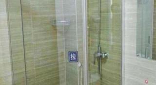 7 Days Inn Huanggang Luotian Hedong Street Dabieshan Food Plaza - Luotian - 3