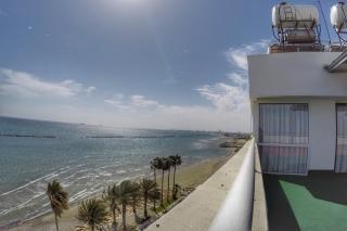 Stunning Top-Floor Beachfront Apartment - 5