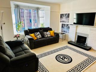 Luxurious apartment-London-GerrardsCross-Wembley-Parking-sleeps4 - Gerrards Cross - 0