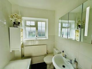 Luxurious apartment-London-GerrardsCross-Wembley-Parking-sleeps4 - Gerrards Cross - 6