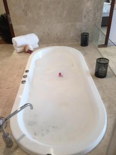 Luxury Romance - 5 to Beach - 5