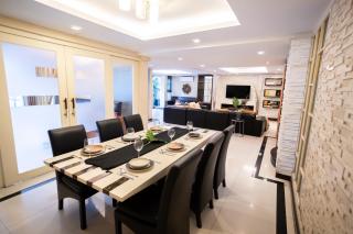 Low-Rise House for Groups Near BTS & EmDistrict For Spacious Cozy Stay - 3