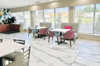 Quality Inn & Suites McDonough South I-75 - 7