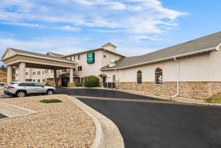 Quality Inn near Monument Health Rapid City Hospital - Rapid City - 7