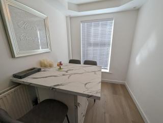 Spacious 4 Bed Gem near East Croydon Station - South Norwood - 9