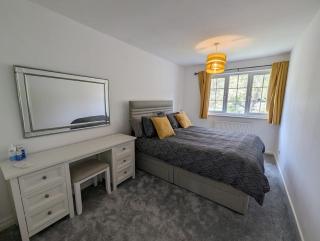 Spacious 4 Bed Gem near East Croydon Station - South Norwood - 2