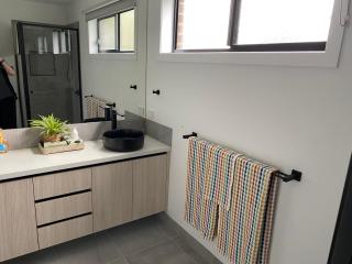 Eureka Gold Stays 2 bedrooms 2 bathrooms Wendouree No pets - Wendouree - 6