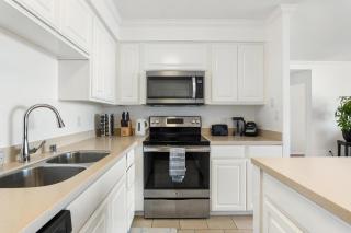 The violet-Santa Monica highrise beach front&view - 4