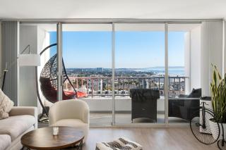 The violet-Santa Monica highrise beach front&view - 1