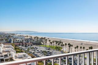 The violet-Santa Monica highrise beach front&view - 4