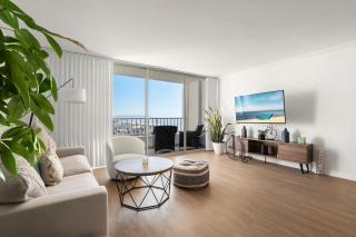 The violet-Santa Monica highrise beach front&view - 1