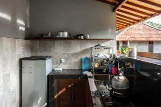 Santra Putra Guesthouse at Karja Art Space - Ubud - 3