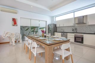 Luxury 4BR Villa Virginie, Salt Pool, Rawai - Strand Rawai - 6