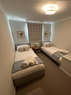 Detached Luxury Coach House - Sky Sports Cinema - EVCharger - Mile End - 2