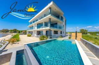 JamC Dream Familientraum direkt am Meer mit beheiztem Pool - Privlaka - 0