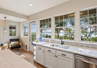 Luxury Lake Travis Retreat, Sleeps 10, Hot Tub & Private Pool - Austin - 5