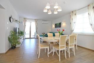 Elegant villa with private pool in Bale - Bale - 4
