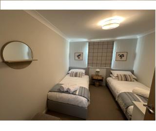 Detached Luxury Coach House - Sky Sports Cinema - EVCharger - Mile End - 3