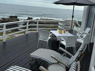 Waters Edge Beach House - Seaview - 2