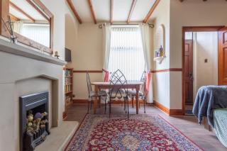 Haworth Village House - Sleeps 6 Parking & Pets! - Keighley - 4