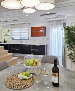 Lux home in central location - 8