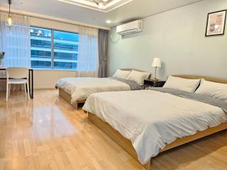 Mint House & HongDae Station - Seoul - 0