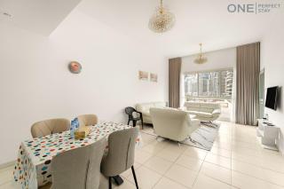 Cozy 2BR Apartment in Marina With Pool & Gym - 5