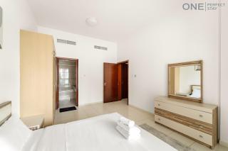 Cozy 2BR Apartment in Marina With Pool & Gym - 2