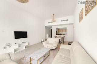 Cozy 2BR Apartment in Marina With Pool & Gym - 9