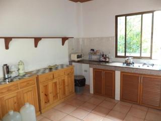 Bungalow für bis zu drei Personen mit Wohnraum und Badezimmer - Ban Thalat Choeng Thale - 4