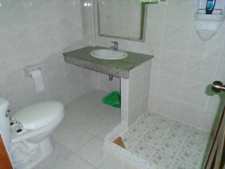 Bungalow für bis zu drei Personen mit Wohnraum und Badezimmer - Ban Thalat Choeng Thale - 2
