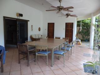 Bungalow für bis zu drei Personen mit Wohnraum und Badezimmer - Ban Thalat Choeng Thale - 1