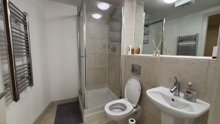 Stylish Apartment Leeds City Centre with 2 Balconies - Leeds - 3