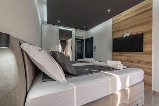 CROWONDER Villa Travera 2 with Heated Swimming Pool - CROWONDER LUXURY RENT - Privlaka - 9