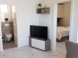 Apartments Golden Horizon 2 with Heated Pool - Novalja - 2