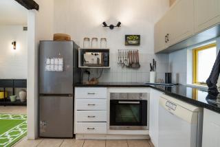 Santorini Akrotiri 5 - With Inverter that powers TV, Wifi and 1 Light - Ballito - 5