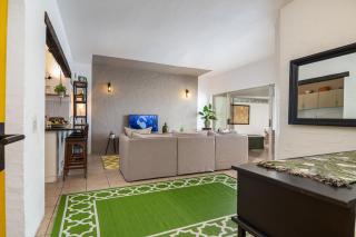 Santorini Akrotiri 5 - With Inverter that powers TV, Wifi and 1 Light - Ballito - 8