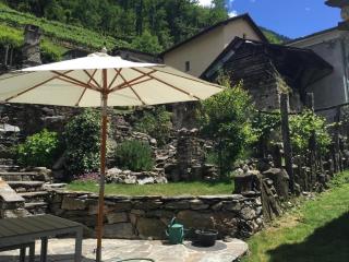 500 Jahre altes, komplett restauriertes Valserhaus - Malvaglia - 3