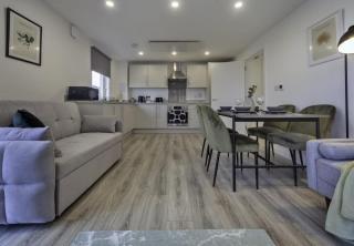 Stylish & Modern Flat 2 Min Walk to Ashford Outlet - 9