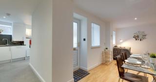 Armstrong Apartment 2 Dog Friendly City Break Stay - 1